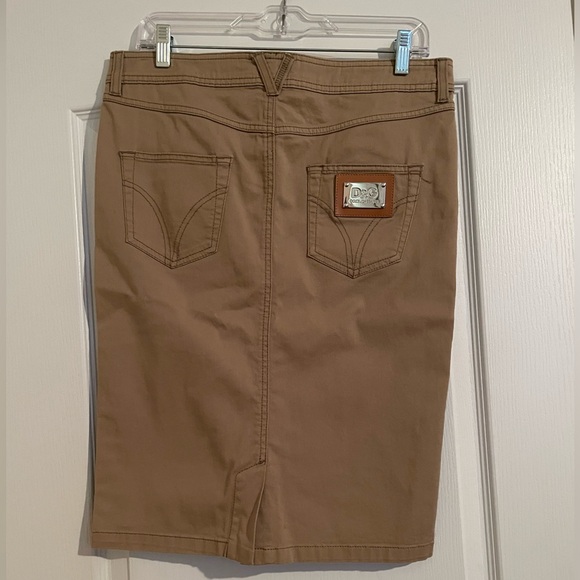 Dolce and Gabbana skirt size 28 - Picture 4 of 6